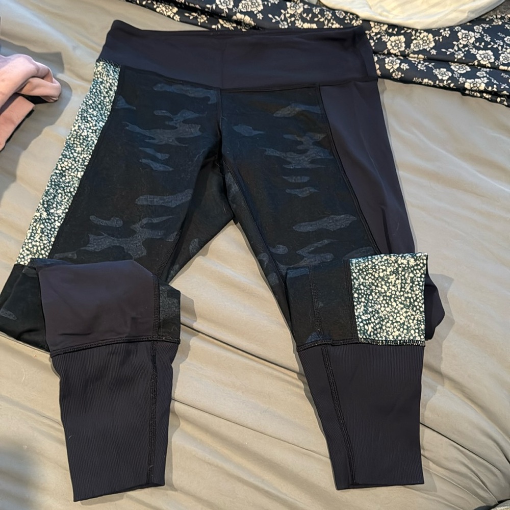 Lululemon size 8 women’s full length leggings blue camo print